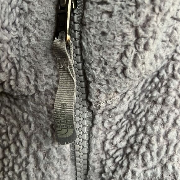 Girls The North Face Fleece Teddy Jacket - Picture 7 of 9